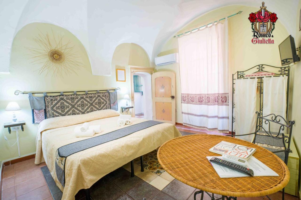 Romeo & Giulietta Rooms ボーザ エクステリア 写真